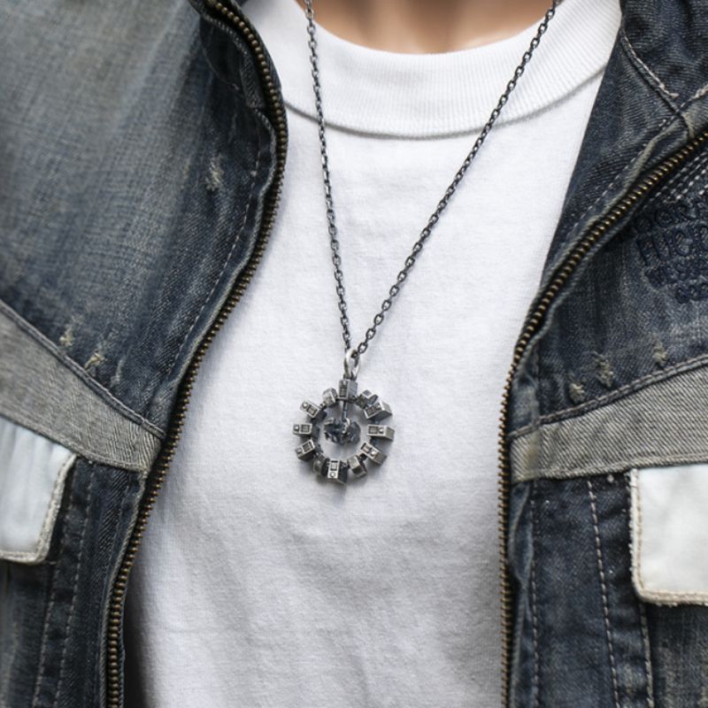 Collana con ciondolo modello s - Unique Anime Merchandise recensione e prezzo